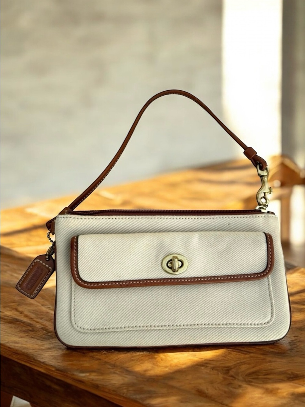 🆕 Coach Vintage Turn Lock Wristlet Clutch